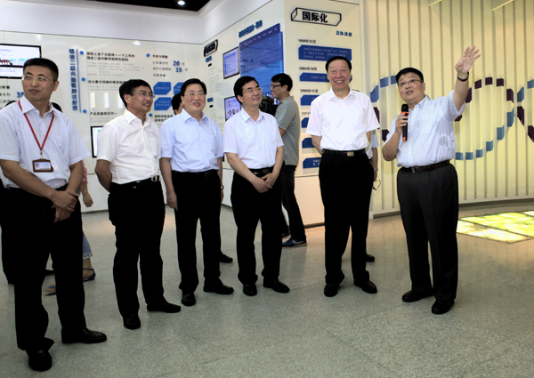 省委书记罗志军莅临EBET易博药业调研强调：做强科技创新引擎 让现代中药走向世界