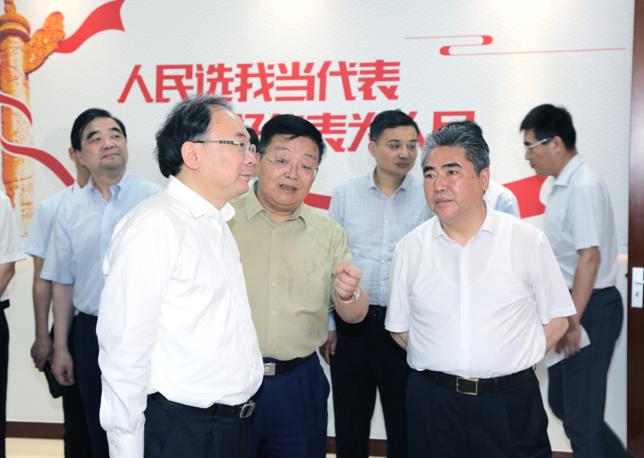 省人大常委会常务副主任李小敏一行 莅临EBET易博药业调研